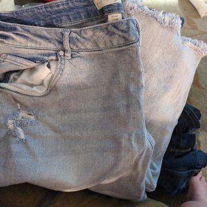 Denim capris est 1946